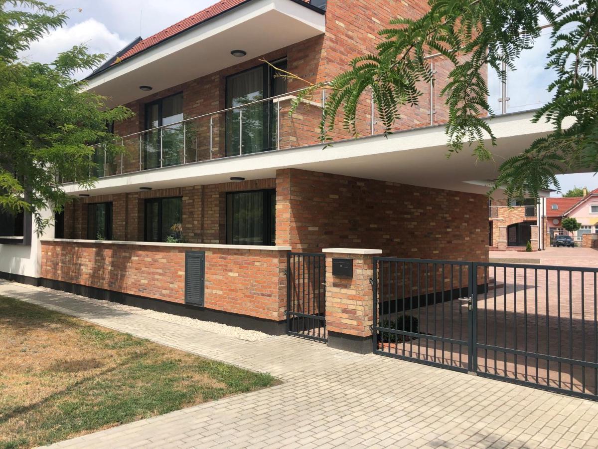 Castellum Apartmanhaz Дьюла Экстерьер фото