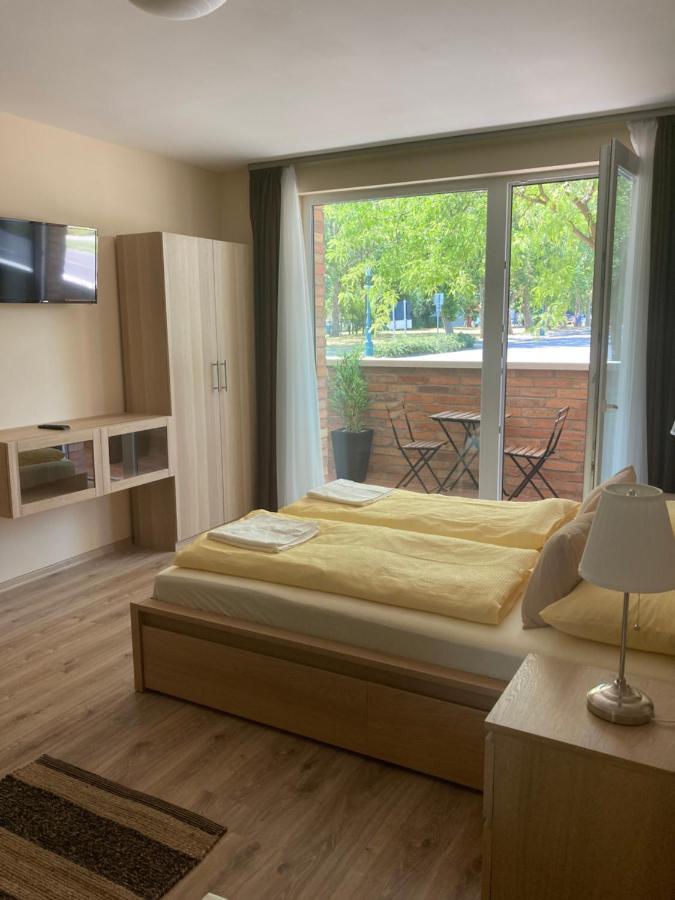 Castellum Apartmanhaz Дьюла Экстерьер фото