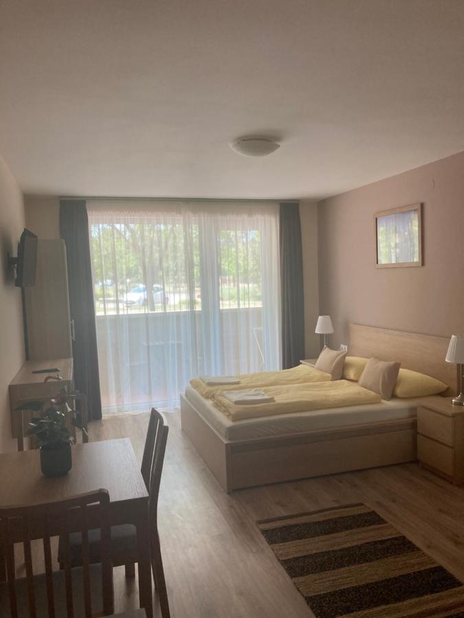 Castellum Apartmanhaz Дьюла Экстерьер фото