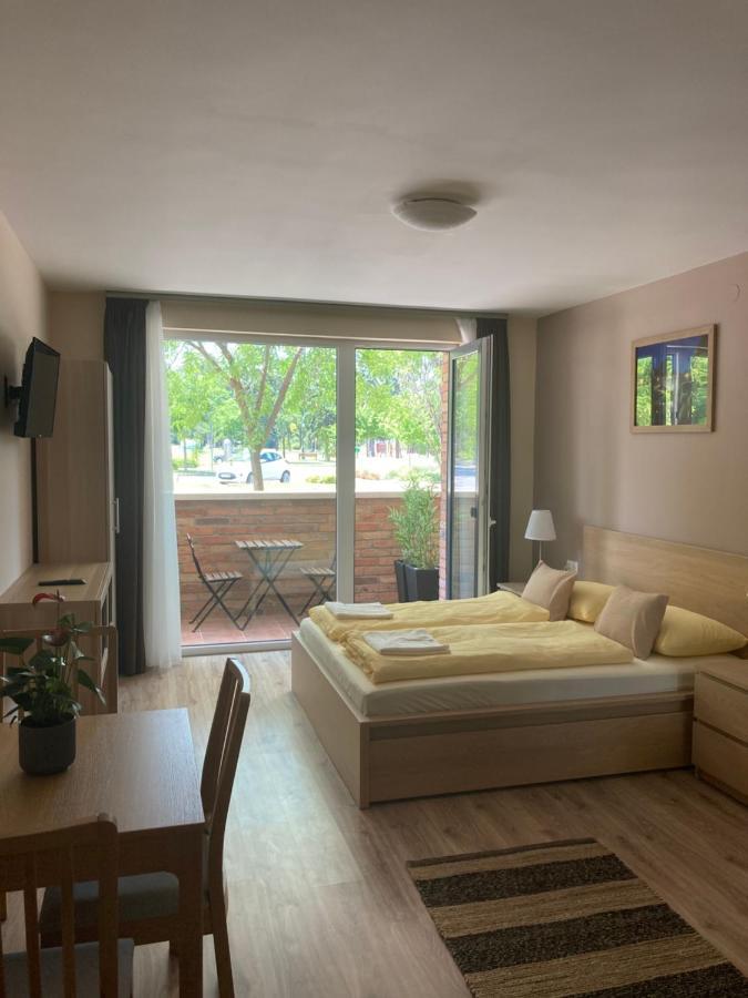Castellum Apartmanhaz Дьюла Экстерьер фото