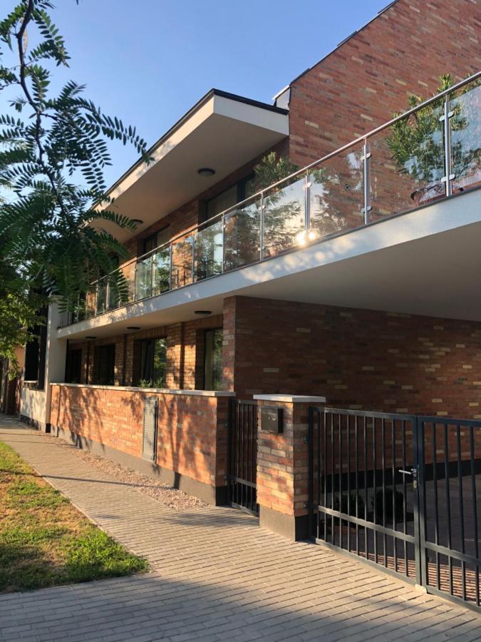 Castellum Apartmanhaz Дьюла Экстерьер фото