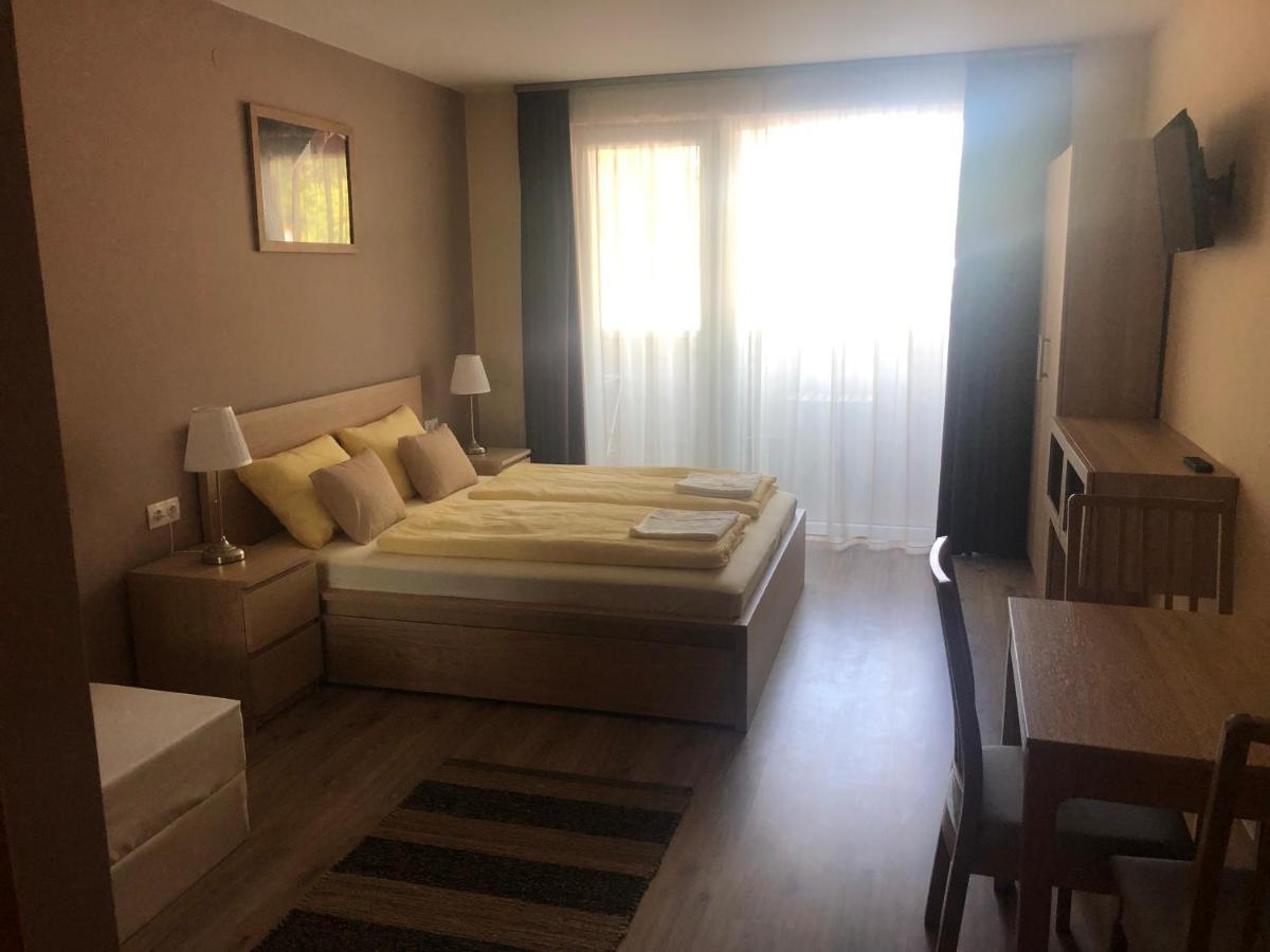 Castellum Apartmanhaz Дьюла Экстерьер фото