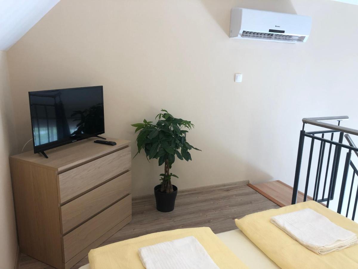 Castellum Apartmanhaz Дьюла Экстерьер фото