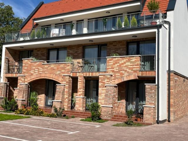 Castellum Apartmanhaz Дьюла Экстерьер фото