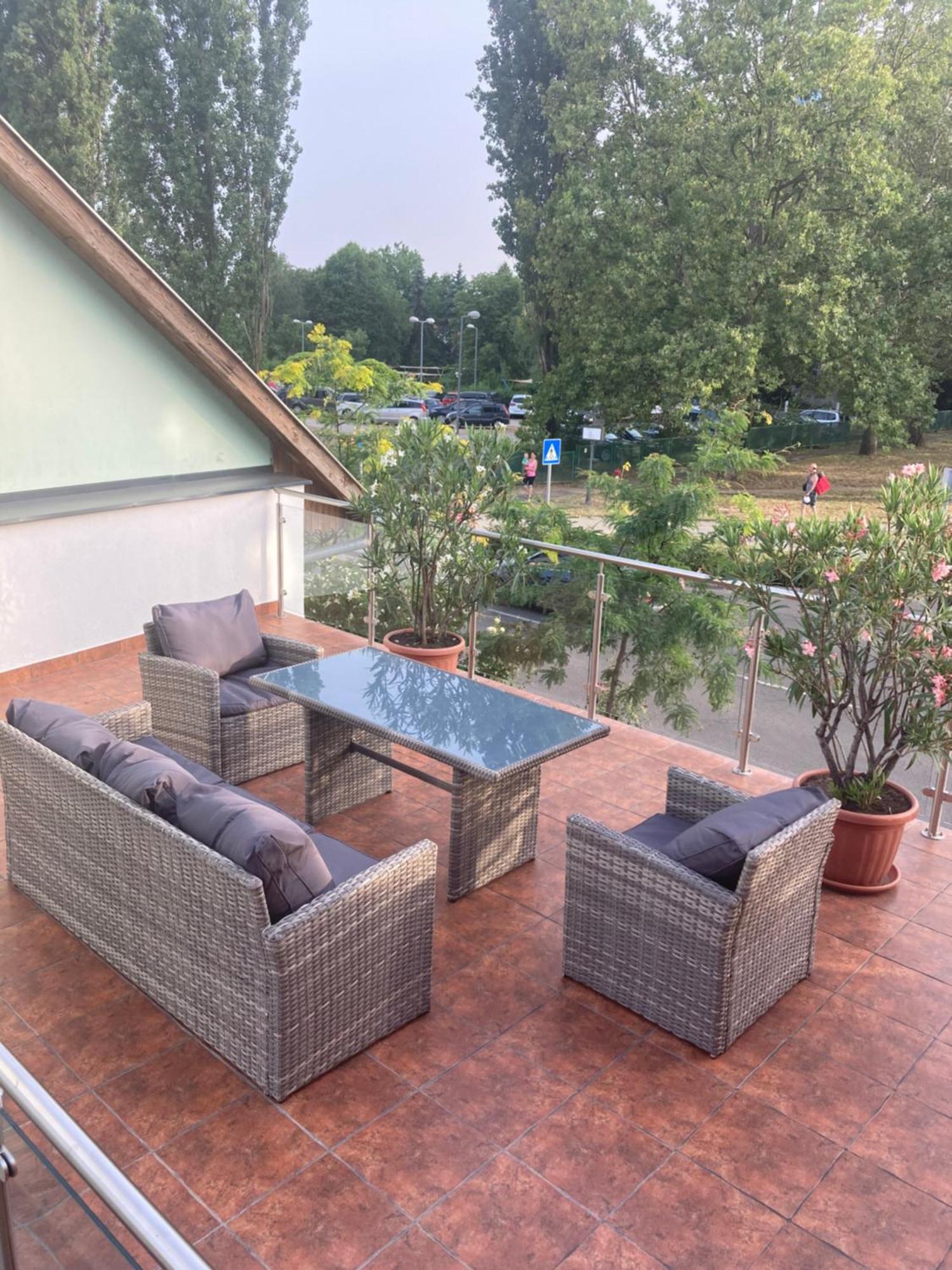 Castellum Apartmanhaz Дьюла Экстерьер фото